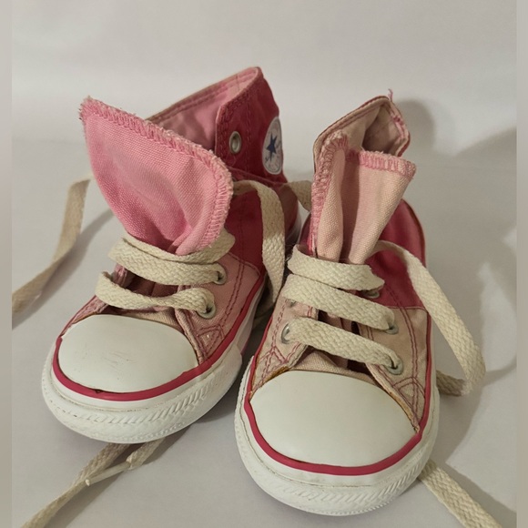 Toddler (sz6) pink high top converse - Picture 6 of 9